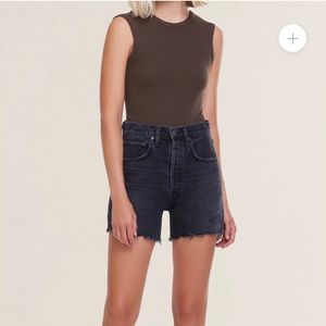 Agolde Riley shorts in Vortex. Size 22